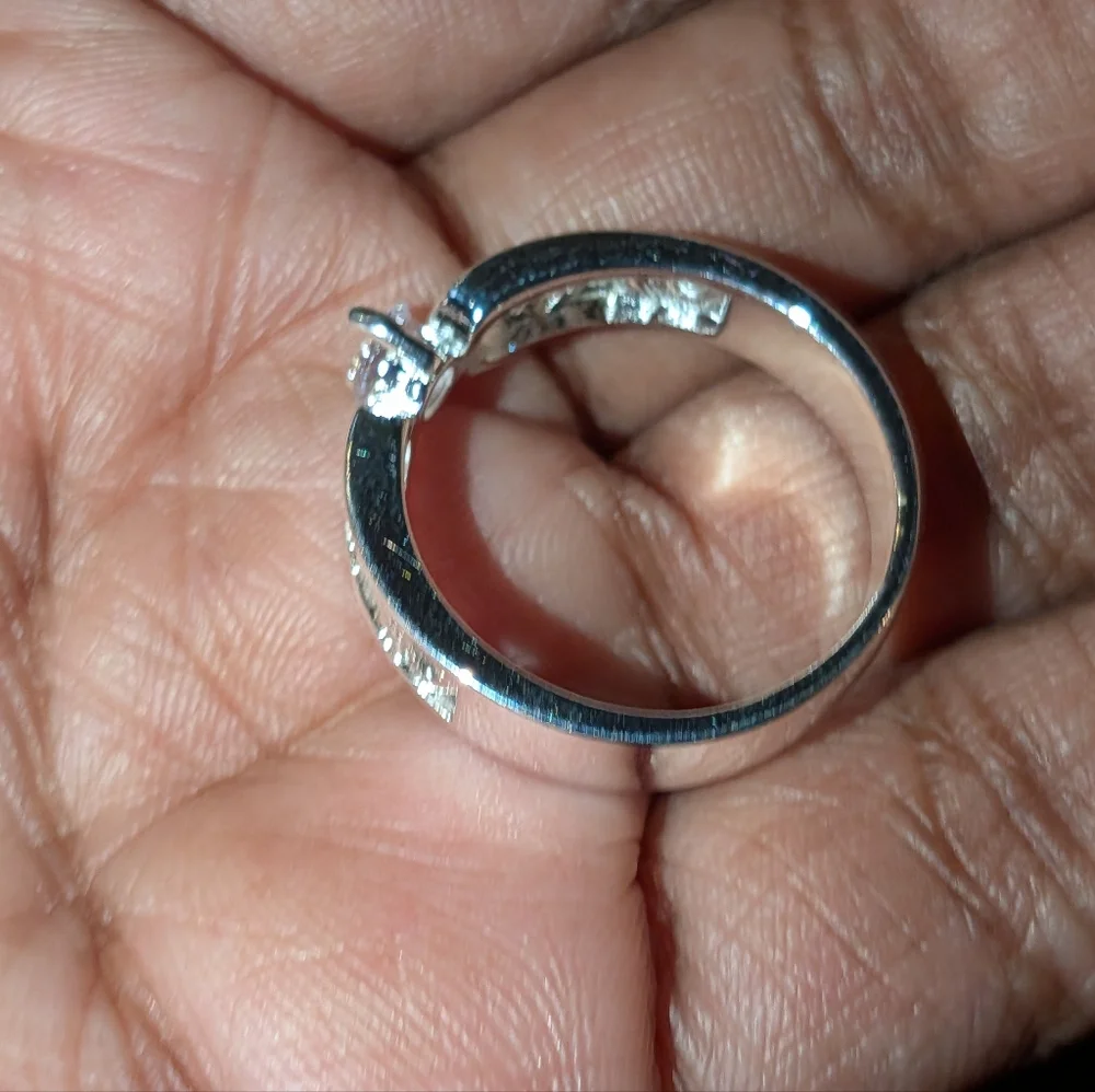 Stunning 925 Silver Unisex Ring Sz 9
